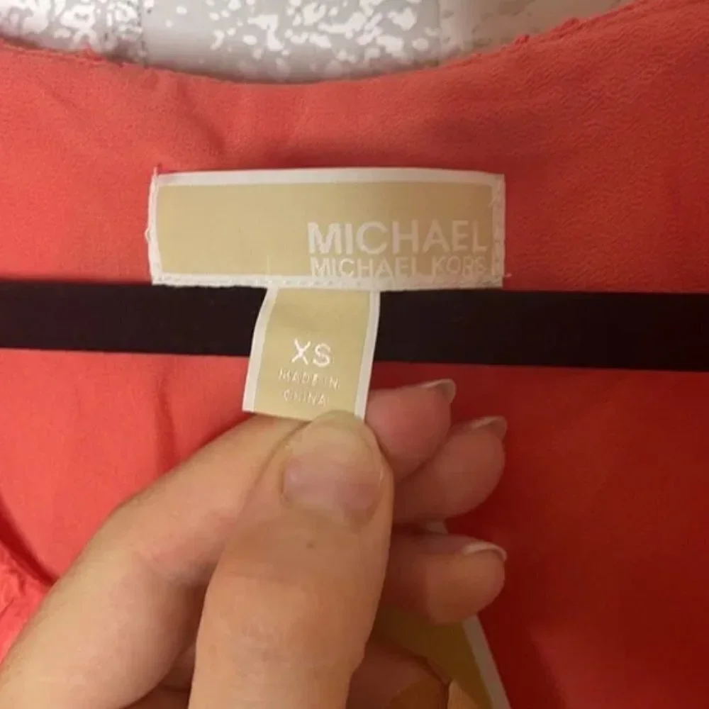 NWT Michael Kors Printed Ruffle Top - Picture 6 of 13